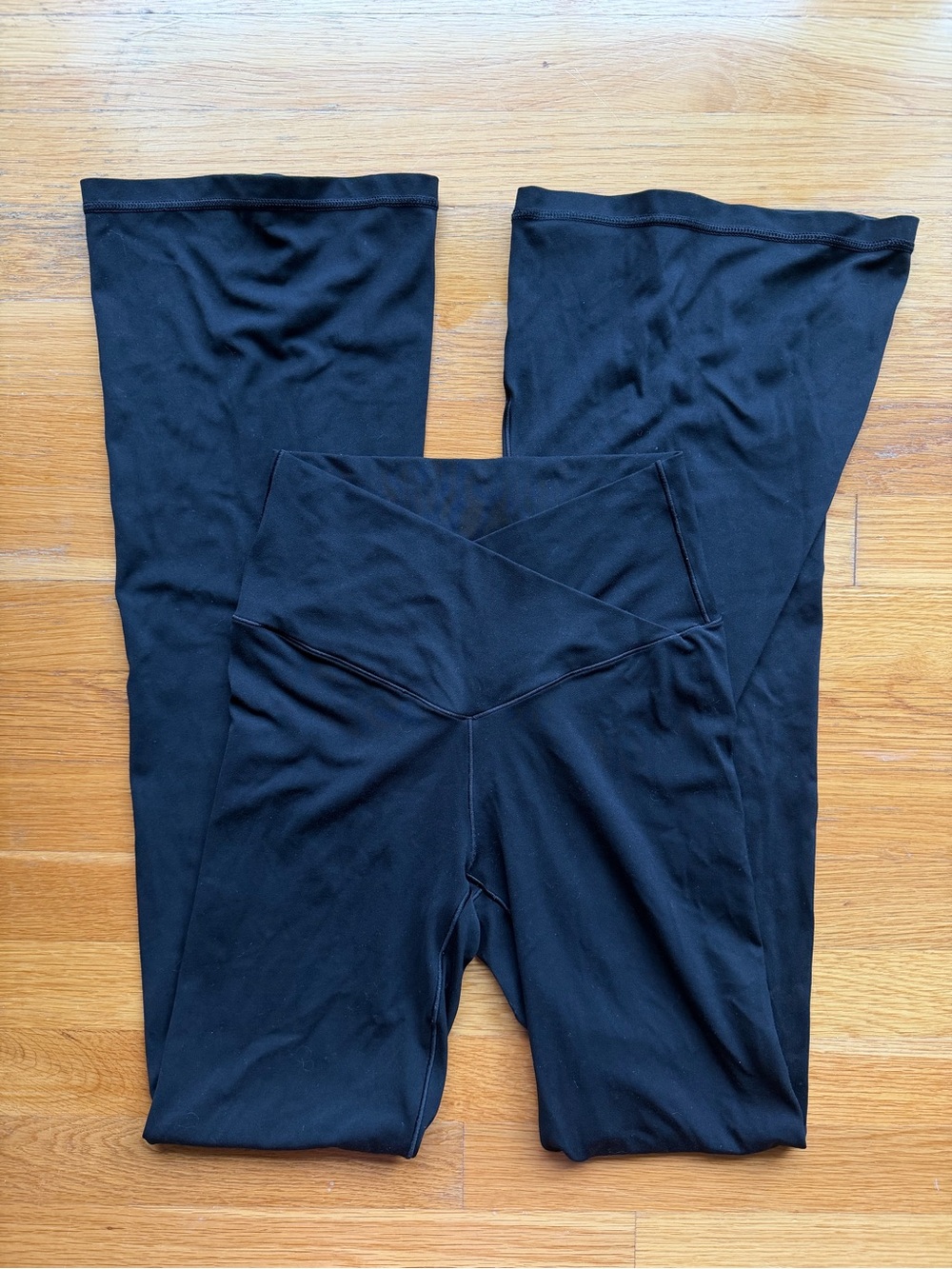 OFFLINE by Aerie Black Crossover Flare Leggings - Size Medium